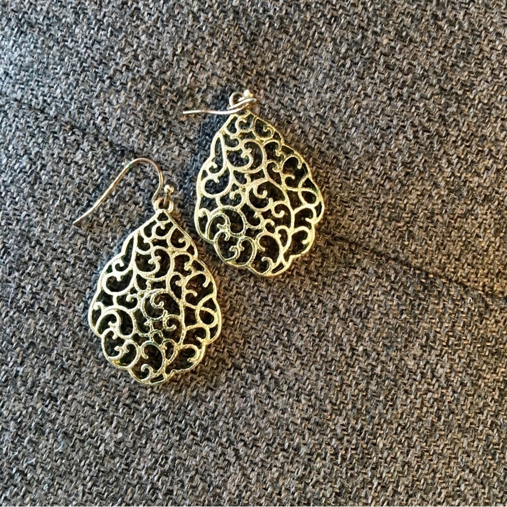 Gold Filigree Dangle Fashion Earrings